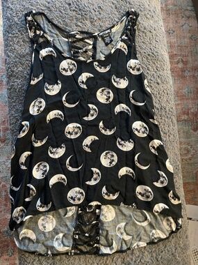 Hot Topic Peekaboo Tank Moon Phases - X-Large